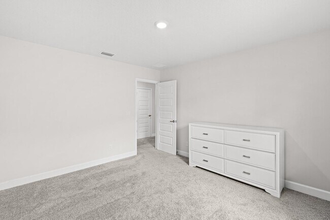 Building Photo - 692 NE Turtleback Trail