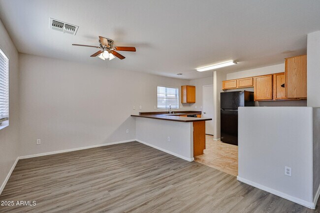 Building Photo - 8605 W Jocelyn Terrace