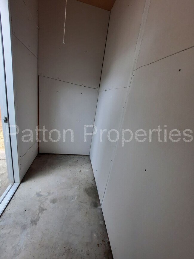 Building Photo - 1833-1835 Kathleen Drive -  Outside CoC -R...