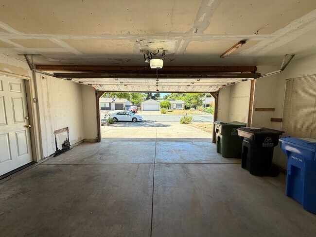 Building Photo - Large Corner Lot