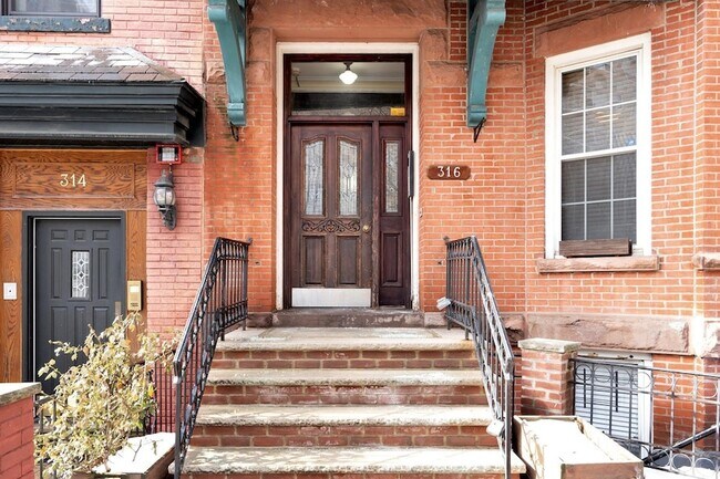 Building Photo - 316 Hudson St