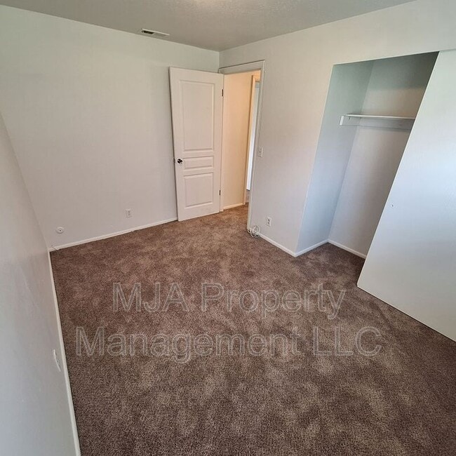 Building Photo - 4642 S Arlington Park Dr