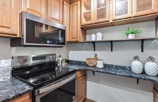 Building Photo - 2724 Oak Rd