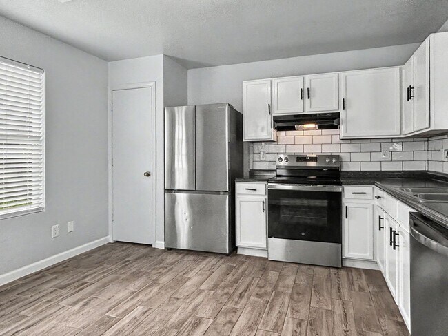 Building Photo - Remodeled Far West-Side Home with Spacious Backyard