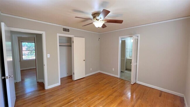 Building Photo - 804 Hillman St