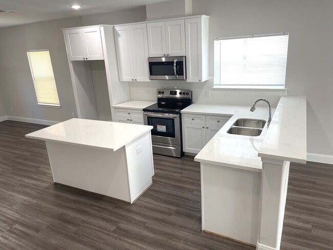 Building Photo - 5214 Mayle St