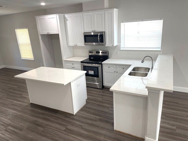 Building Photo - 9327 Camay Dr