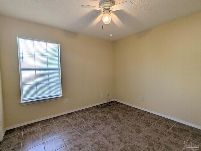 Building Photo - 512 Quail Nest Ln