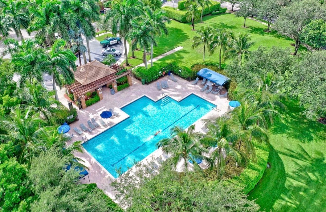 Building Photo - 1368 Presidio Dr