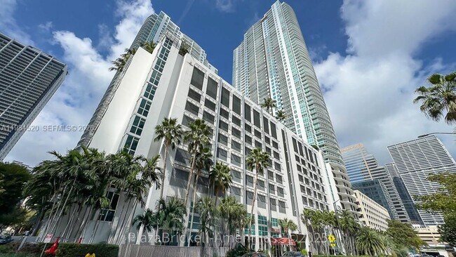 Building Photo - 950 Brickell Bay Dr