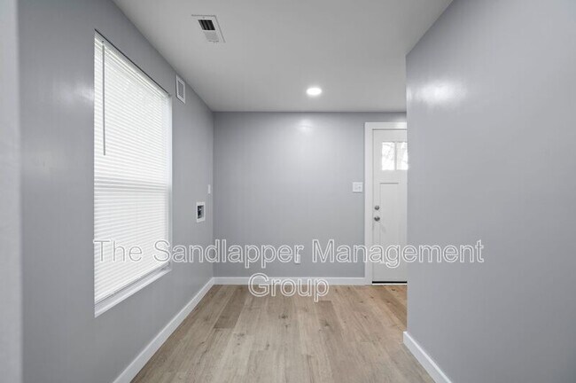 Building Photo - 2645 Oregon Ave