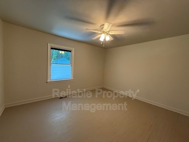 Building Photo - 725 Locust Ln