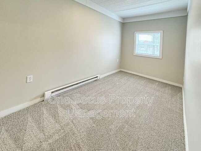 Building Photo - 200 Danis St