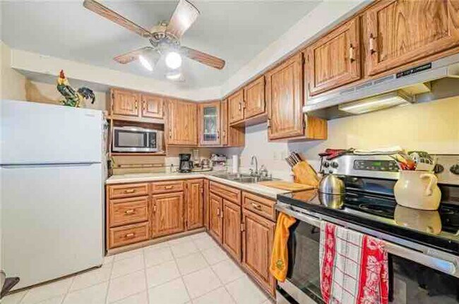 Building Photo - 140 Greenbriar Dr