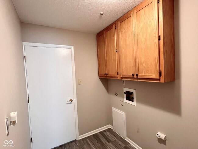 Building Photo - 6827 Azalea Dr
