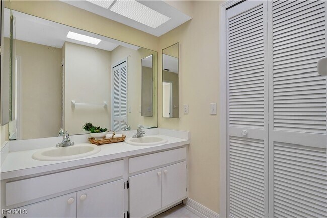 Building Photo - 2126 SW 48th Terrace