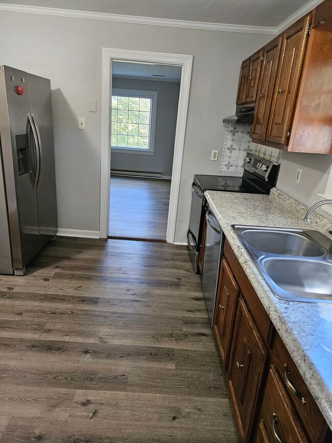 Building Photo - Charming Updated 3 Bedroom Home with Large...