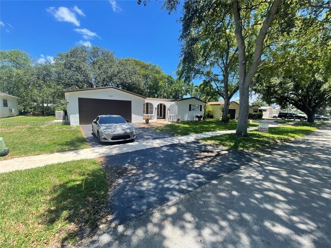 Building Photo - 9301 SW 54th St