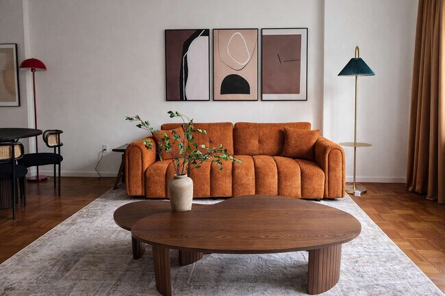 Building Photo - 350 W 43rd St