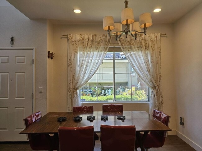 Building Photo - Modern 3BD/3BA Townhouse in Prime Union Ci...