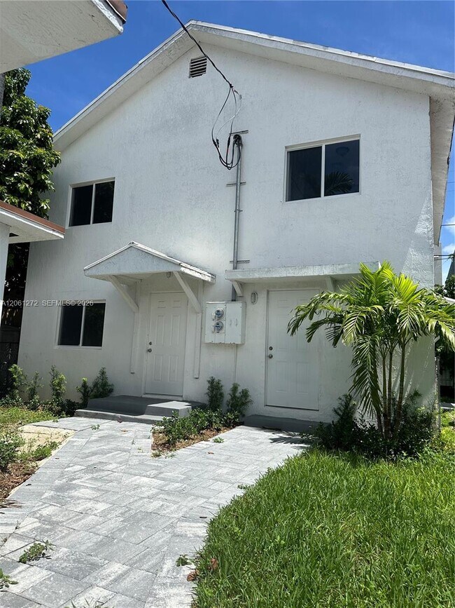 Building Photo - 3123 NW 22nd Ct