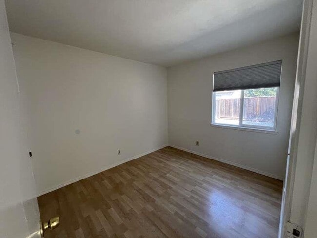 Building Photo - 425 Clauser Dr
