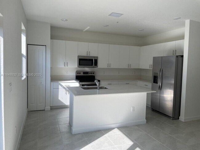 Building Photo - 212 SW 159th Ter