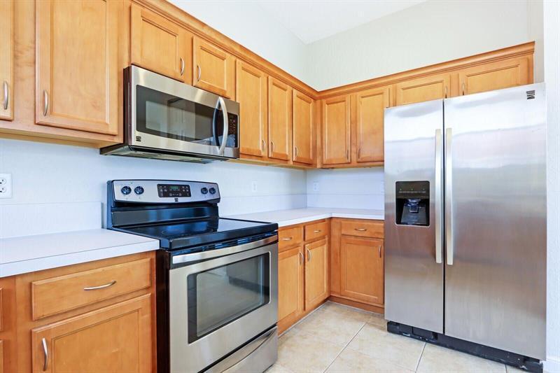 Building Photo - 880 Millbrae Ct