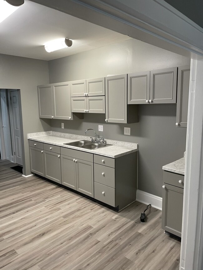 Building Photo - 779 Seymour Ave