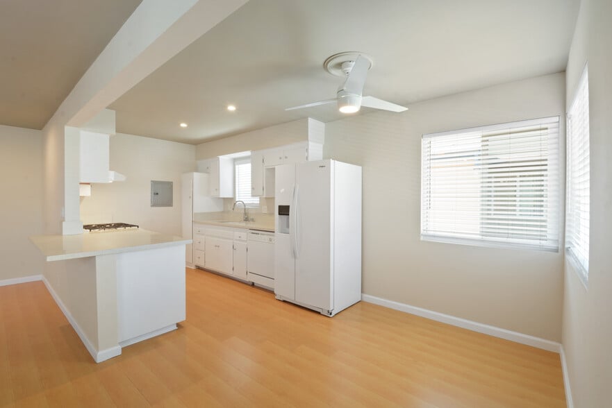 Kitchen - 14075 Ash St