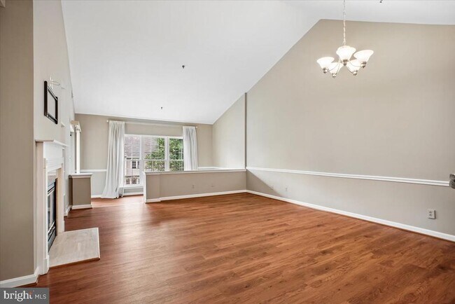 Building Photo - 1100 Quaker Hill Dr