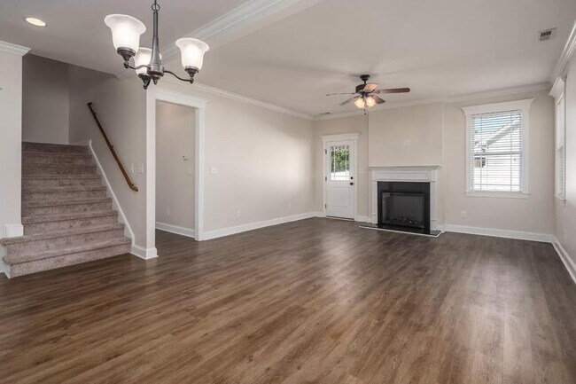 Building Photo - 925 Dearborn Ct