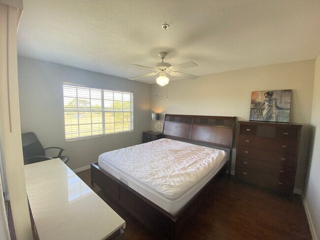 Building Photo - 13827 Fairway Island Dr