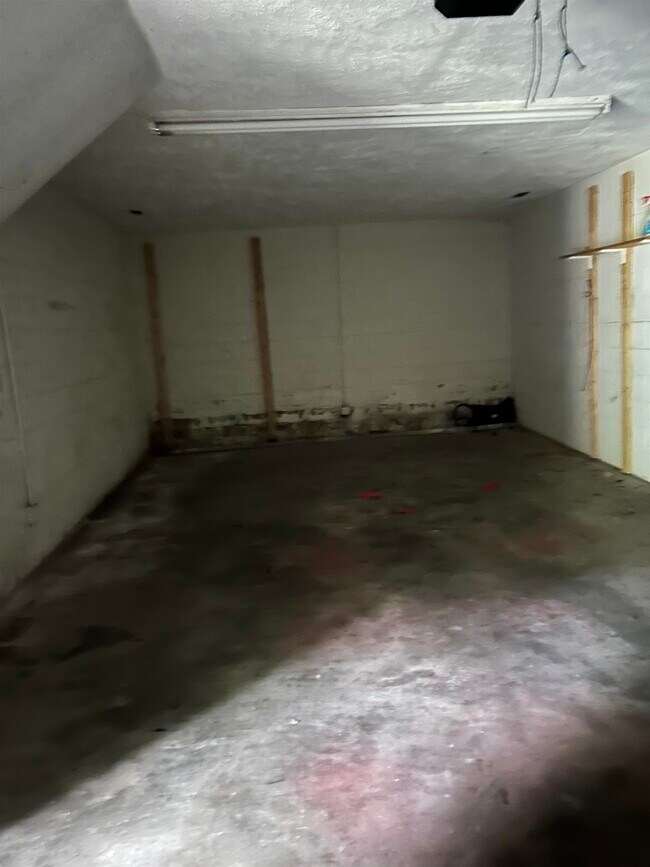 Building Photo - 635 Blackstone Dr