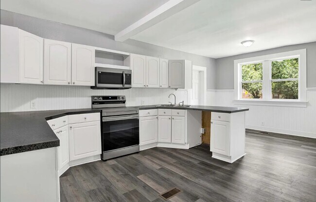 Building Photo - 1633 Phillips Ln