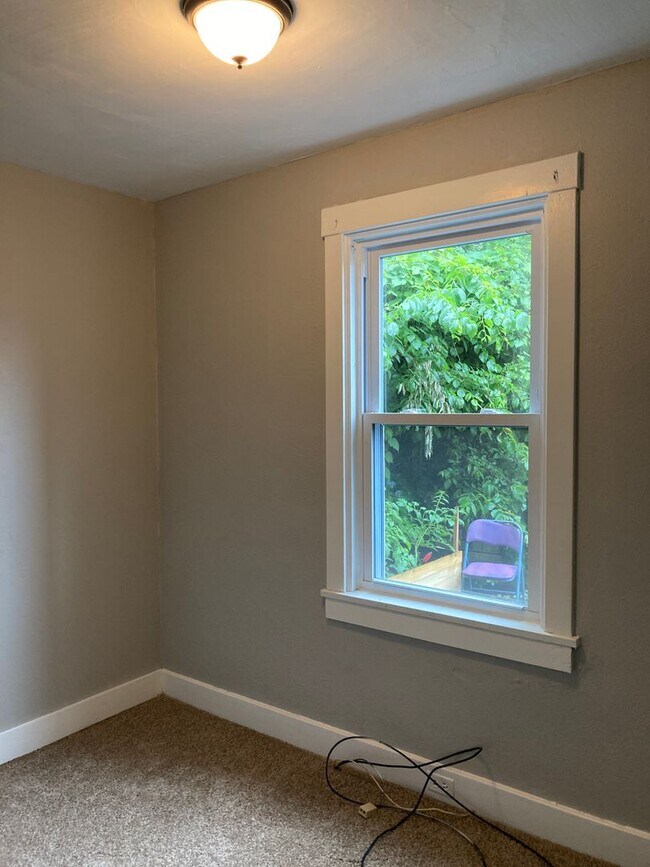 Building Photo - 3056 Pinehurst Ave