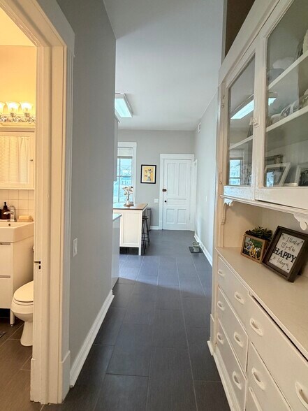 Building Photo - 3016 N Clifton Ave