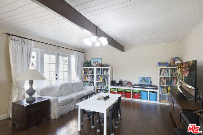 Building Photo - 2260 Los Amigos St