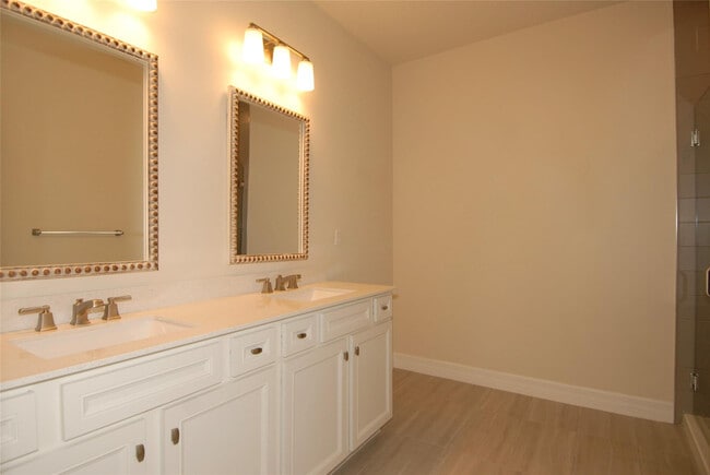 Building Photo - 4628 Pinehurst Trl E