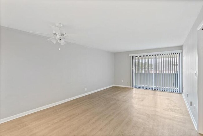 Building Photo - 1000 3rd St