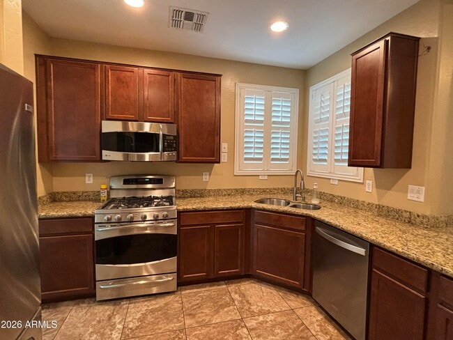 Building Photo - 948 S Huish Dr