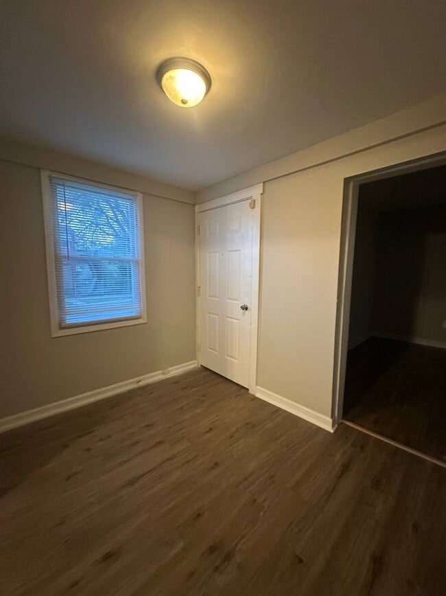 Building Photo - Charming 3-Bedroom Home with Driveway & Ba...