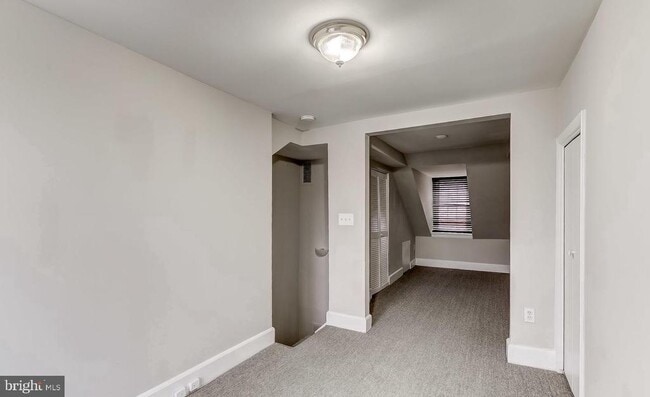 Building Photo - 825 S Charles St