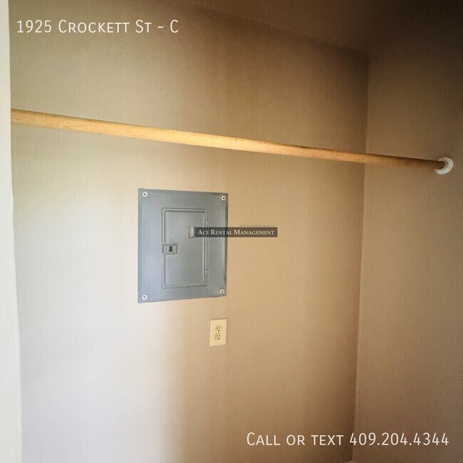 Building Photo - 1925 Crockett St