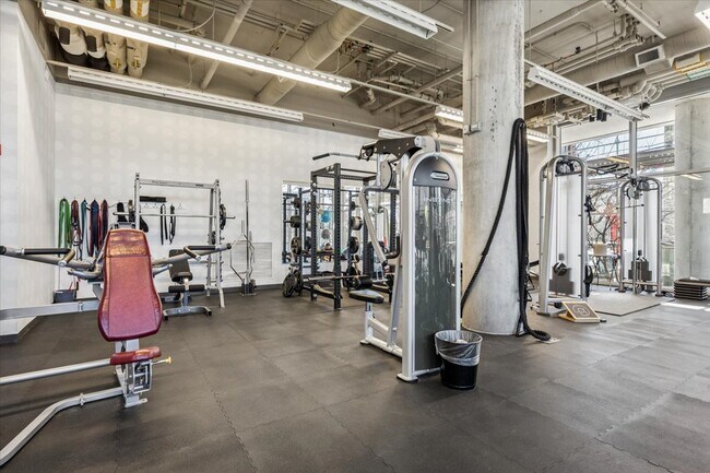 Building Photo - 860 W Blackhawk St