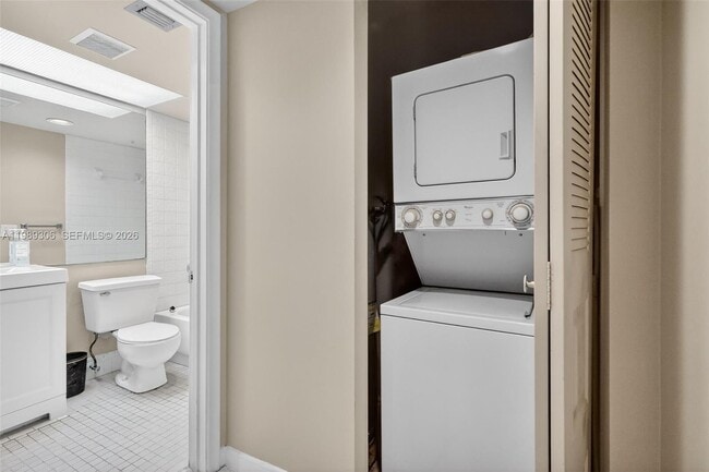 Building Photo - 12500 SW 5th Ct