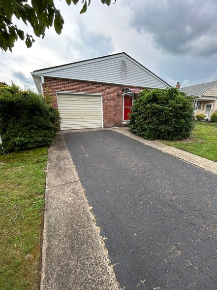 Driveway - 53 Vail St