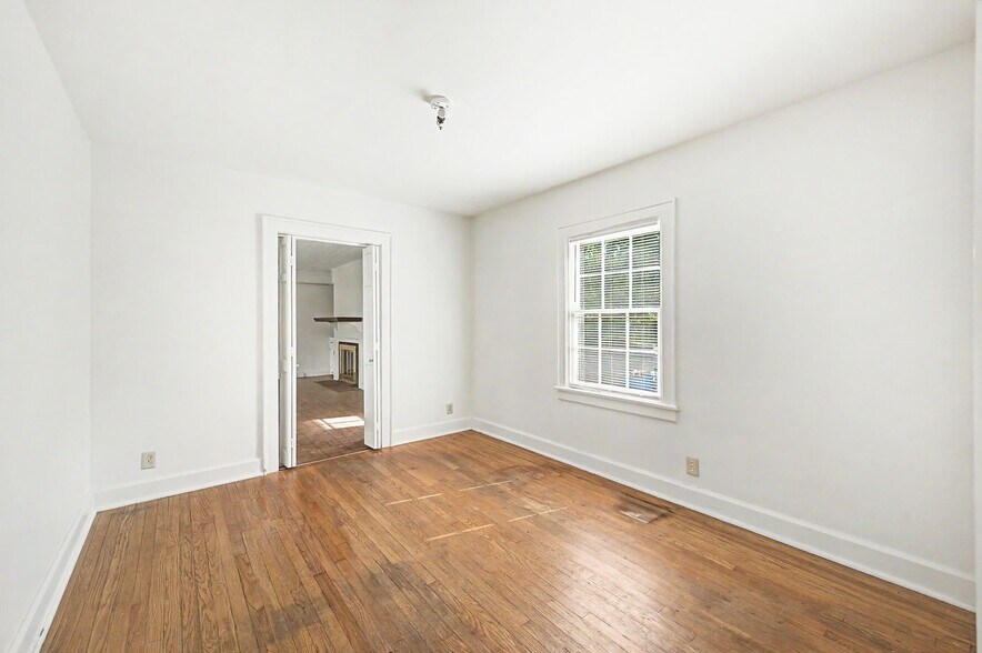 Building Photo - 712 Cantrell Ave