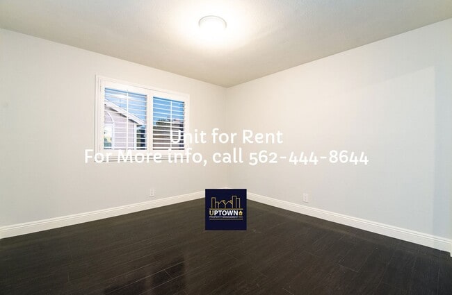 Building Photo - Townhome - 3 Bedrooms-2.5 Baths - South Gate