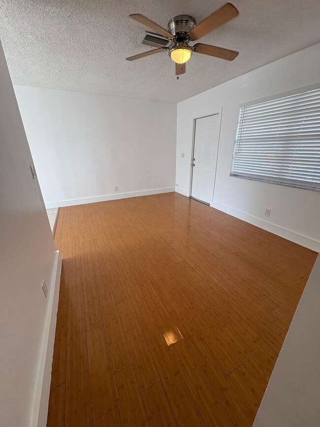 Building Photo - 2 BEDROOMS 1 BATHROOM IN AREA OF RIVERLAND